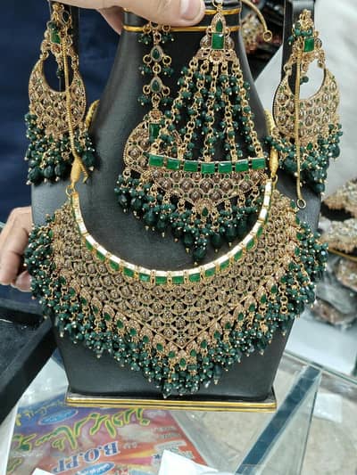 Bridal Choker jewellery set, bridal necklace emarald green.