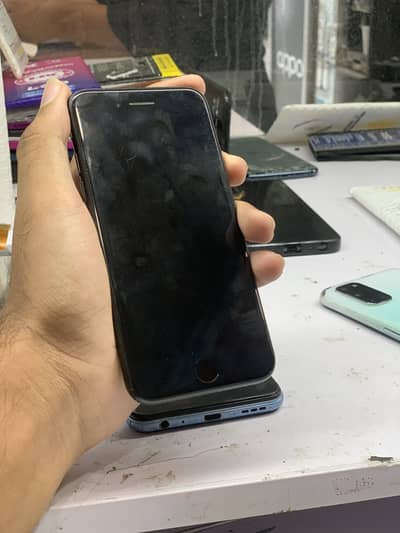 Apple iPhone SE