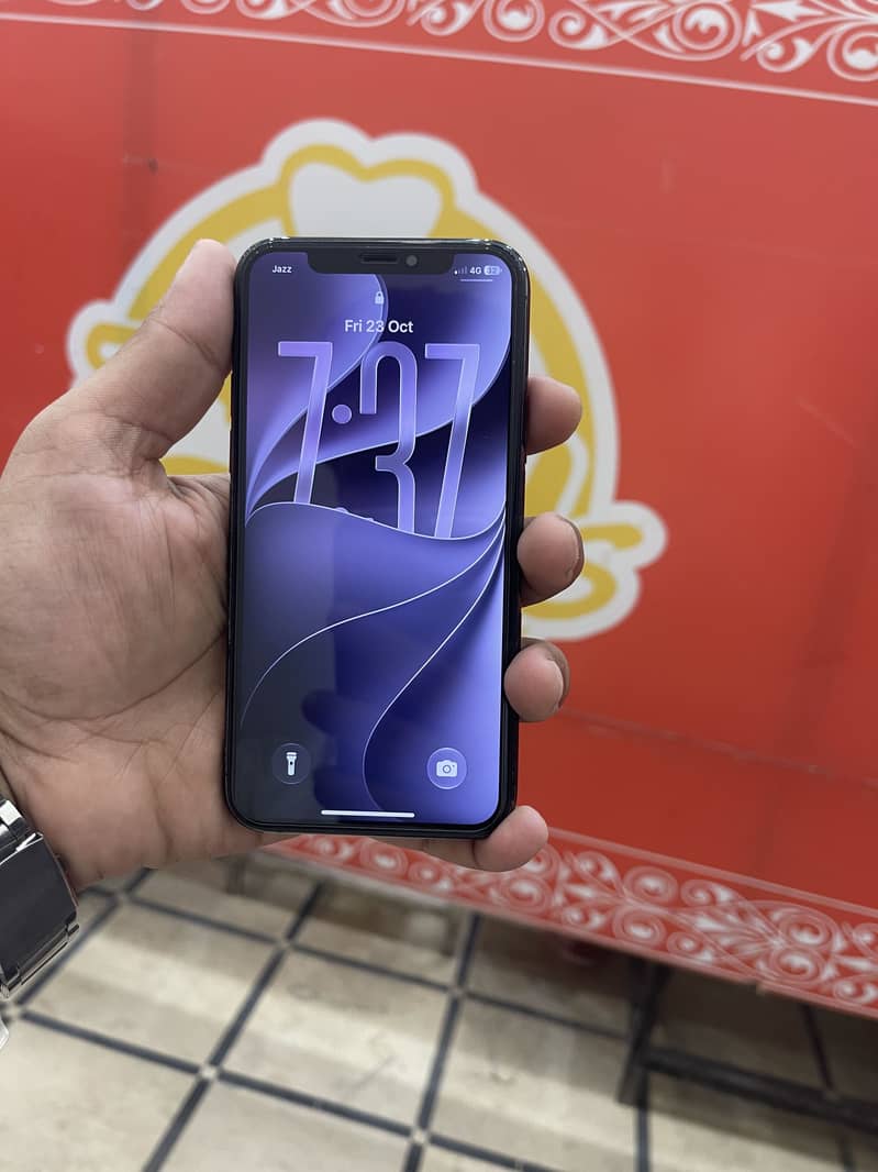 Apple iPhone 11 Pro 4