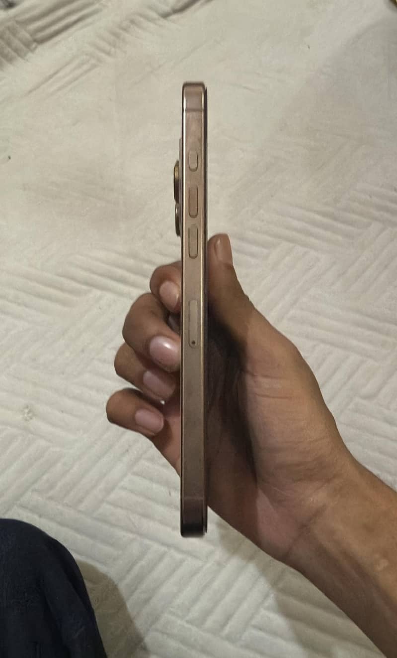 Apple iPhone 16 Pro Max 3