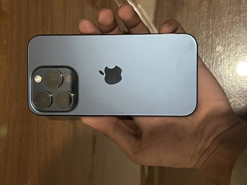 Apple iPhone 15 Pro 4