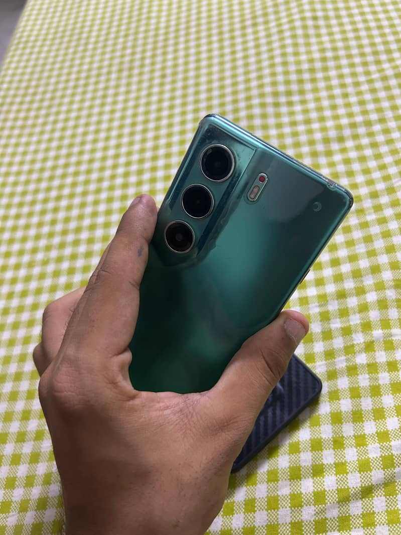 Tecno CAMON 40 0