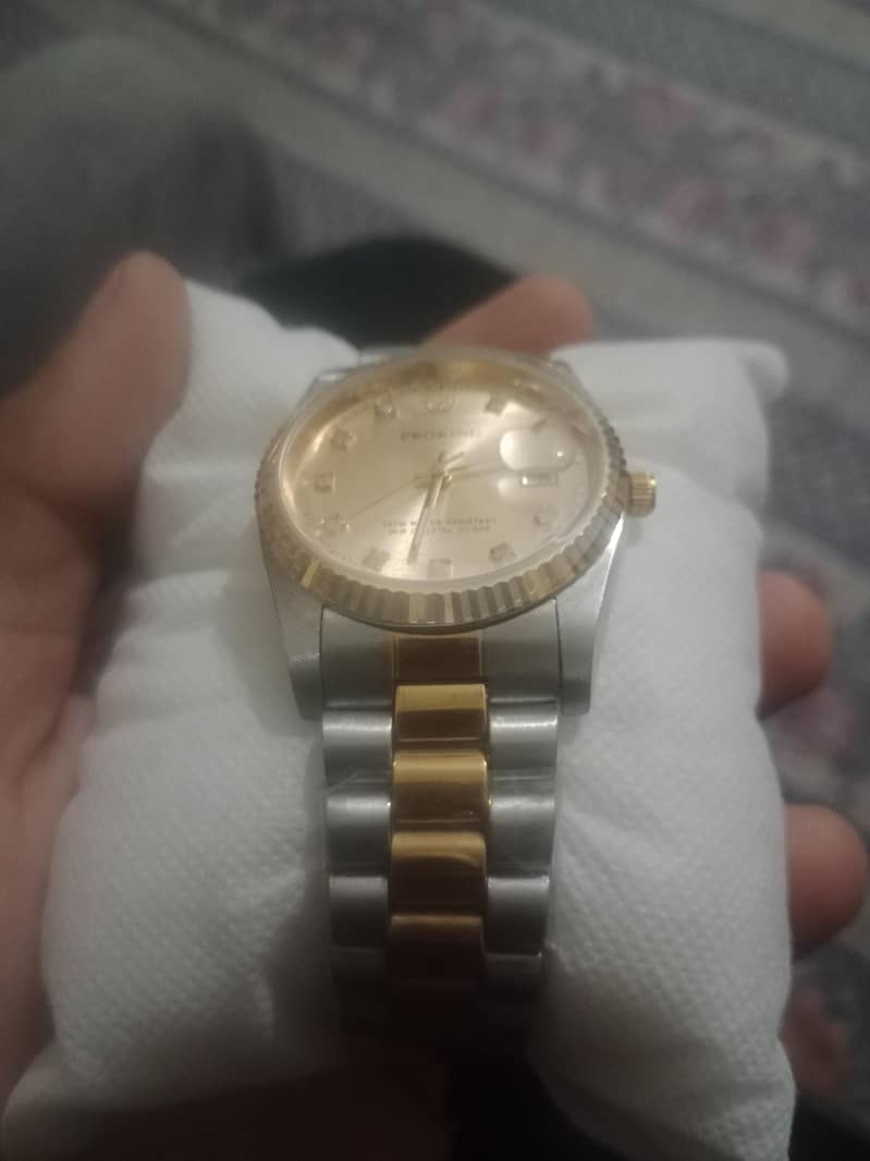 Men watch 1