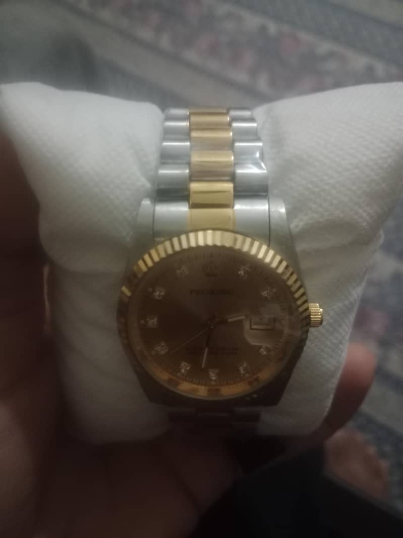 Men watch 2