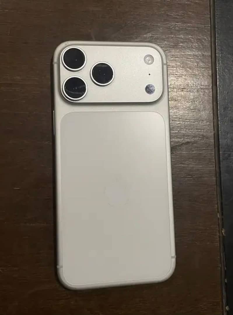 Apple iPhone 17 Pro Max 0