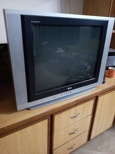 LG Flatron CRT TV – Excellent Condition 10/10