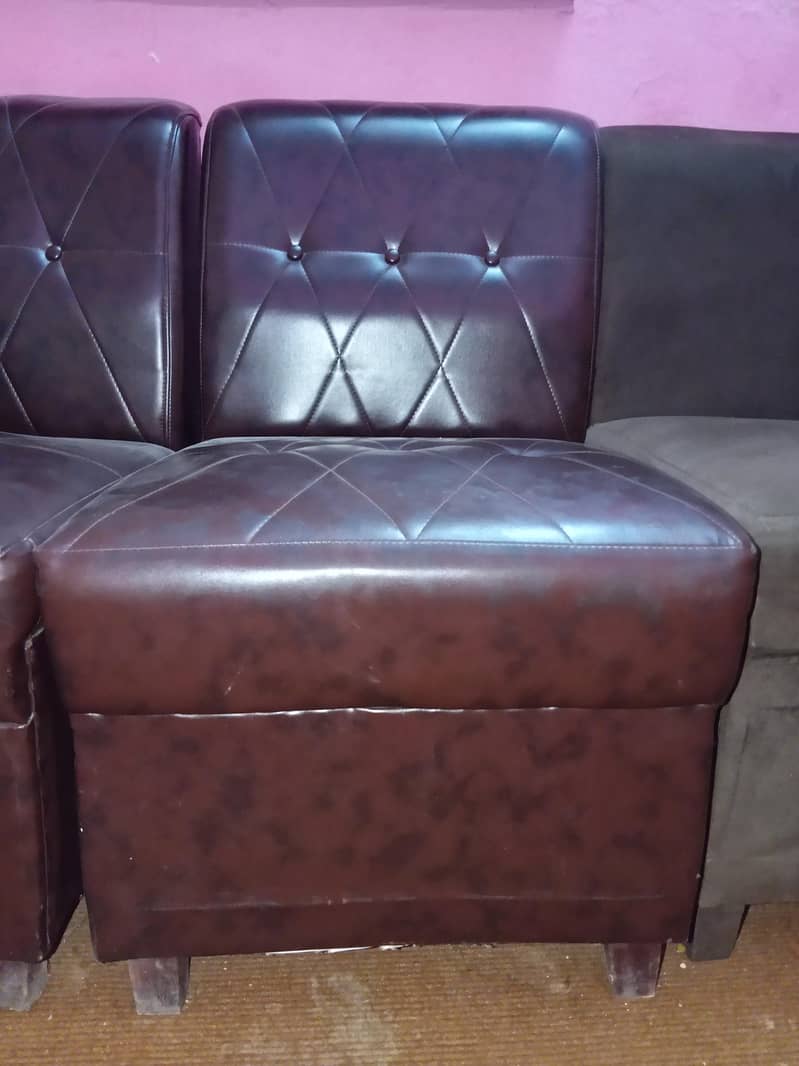 sofa's seat's 0