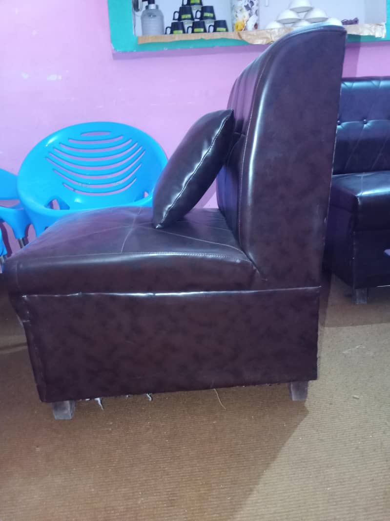 sofa's seat's 3