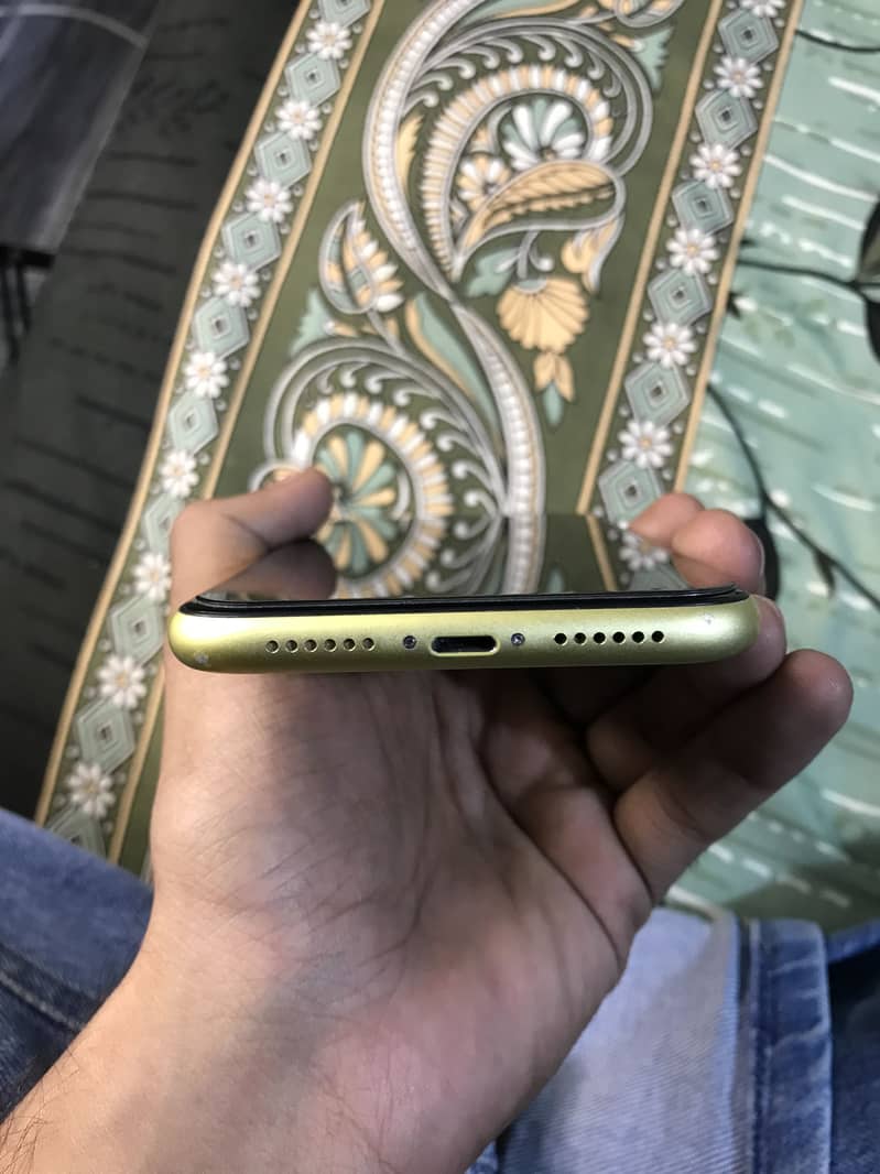 Apple iPhone 11 8