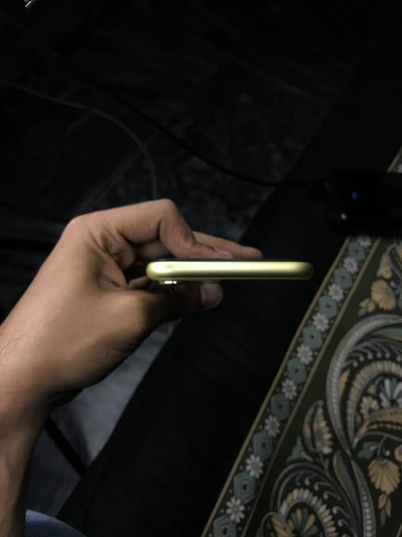 Apple iPhone 11 10