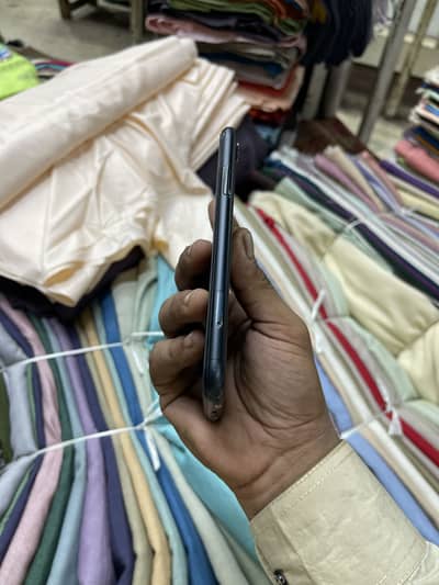 Apple iPhone XR PTA Proved 64 Gb Total Geniune