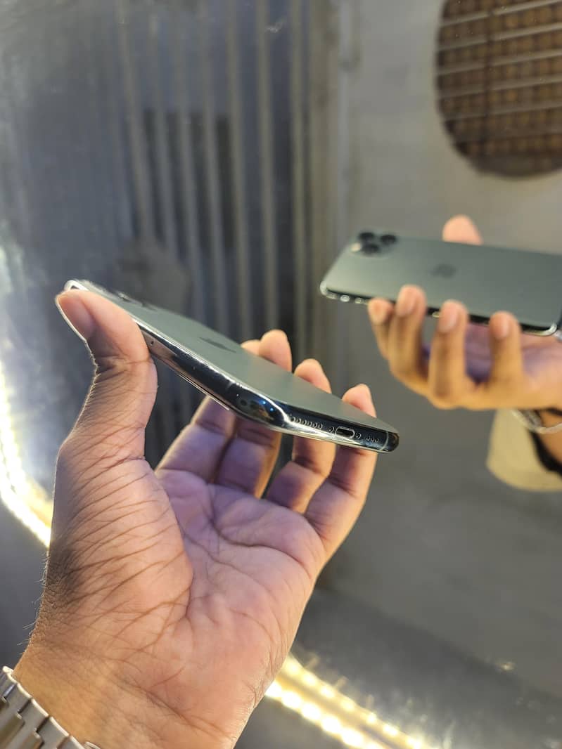 Apple iPhone 11 Pro 1