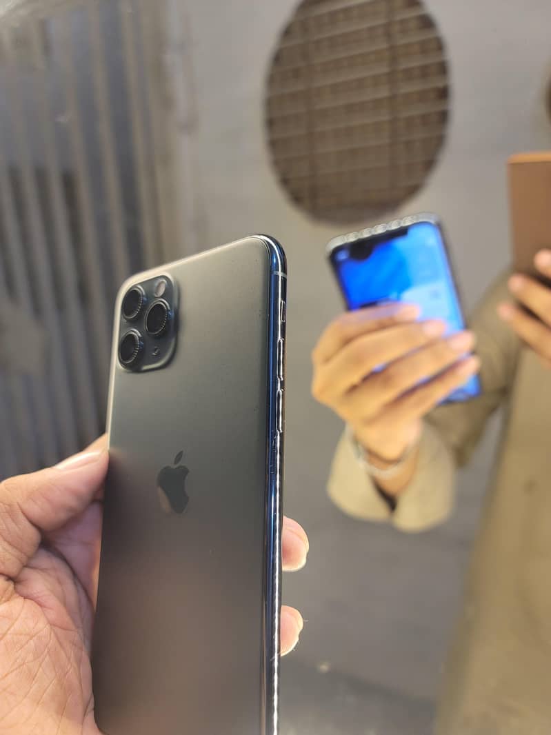 Apple iPhone 11 Pro 2