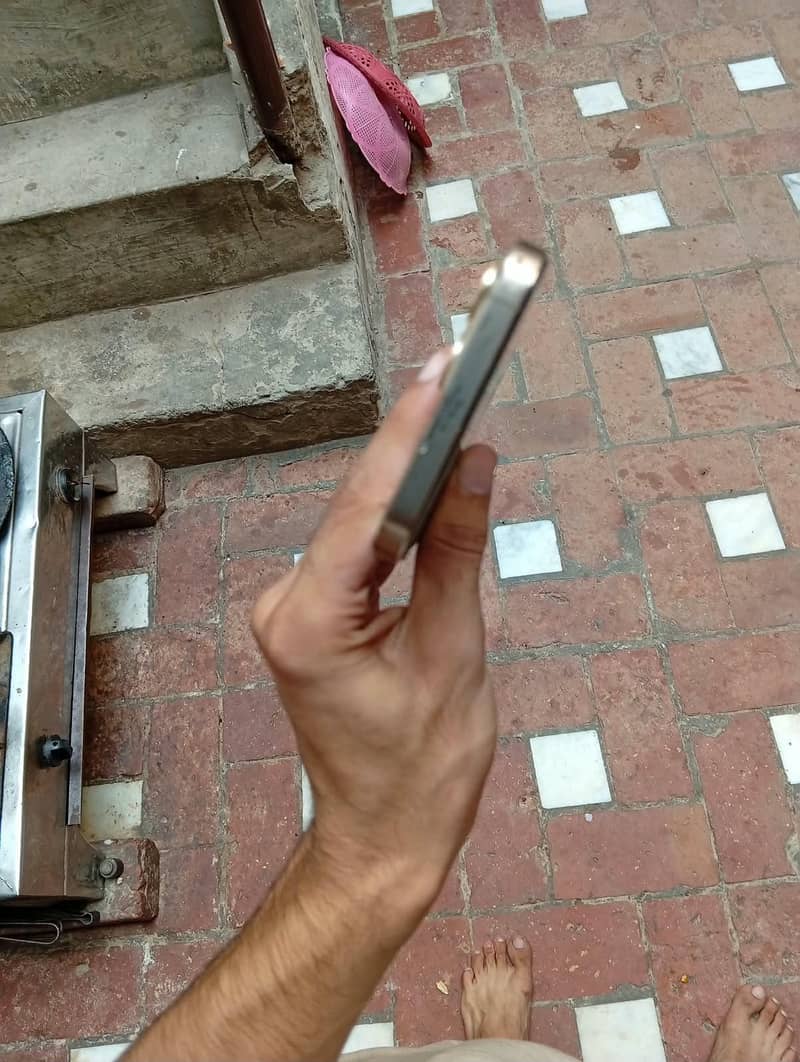 Apple iPhone 12 Pro Max 4