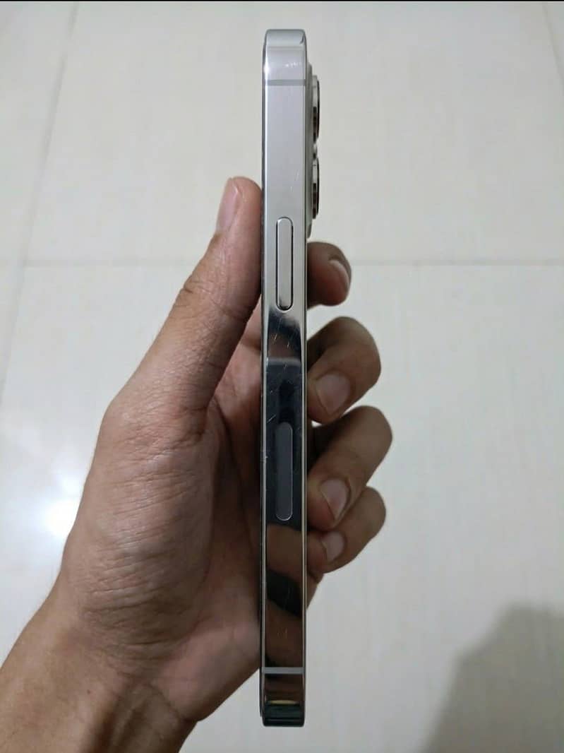 Apple iPhone 13 Pro 2