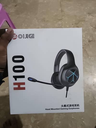 Gaming headphone with RGB light