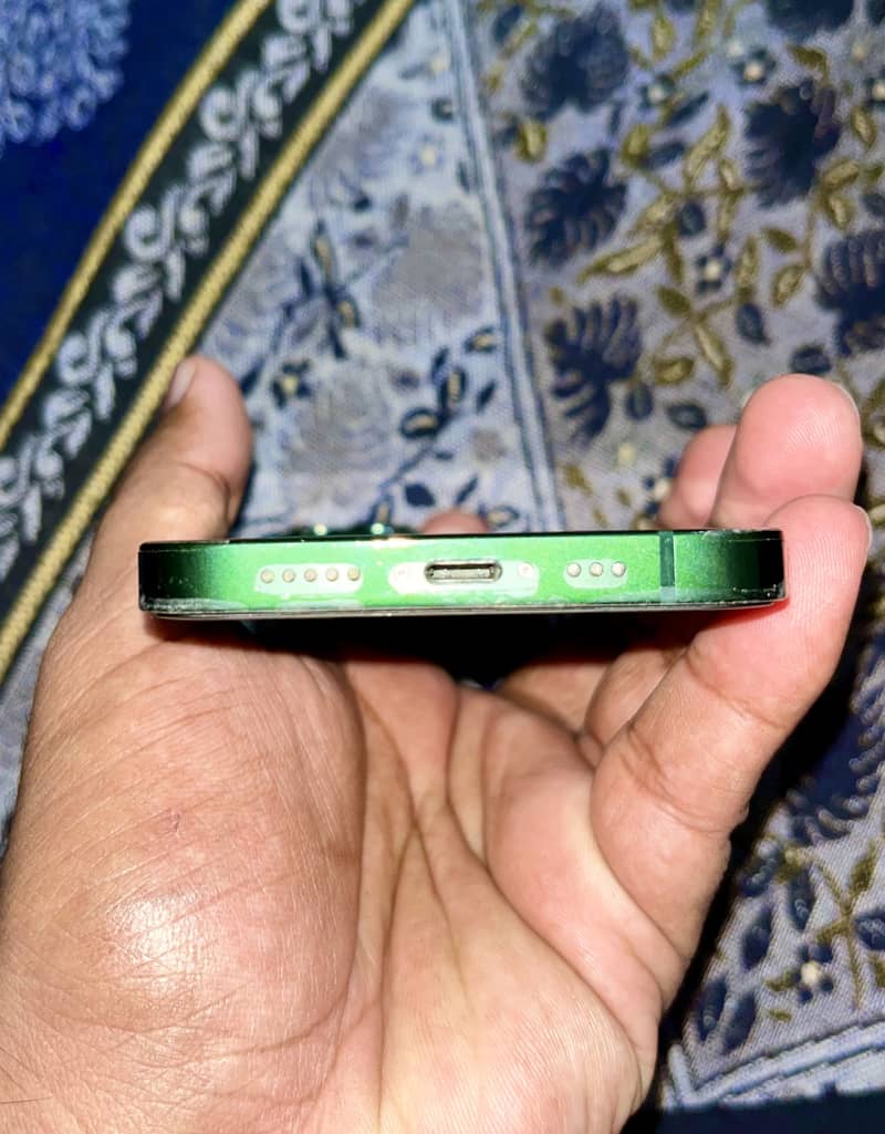 Apple iPhone 13 1