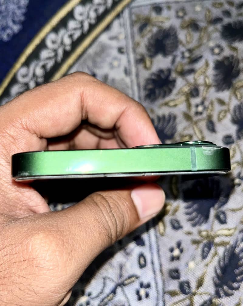 Apple iPhone 13 3