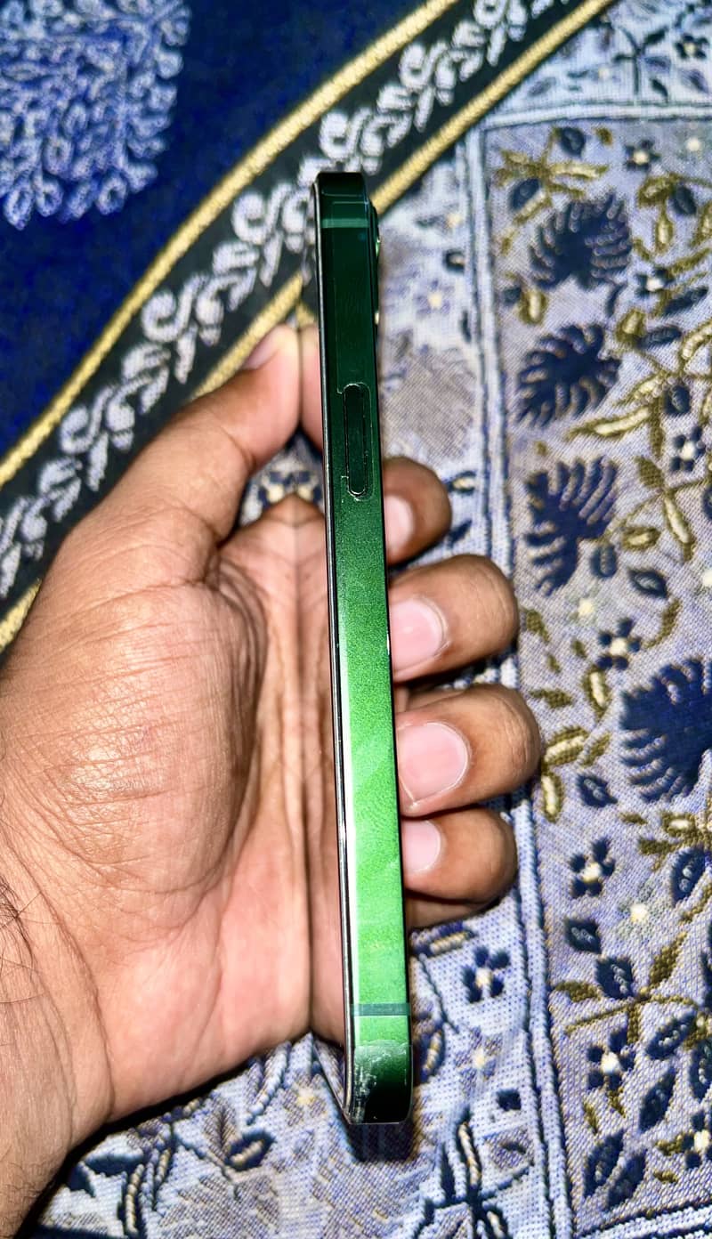 Apple iPhone 13 5