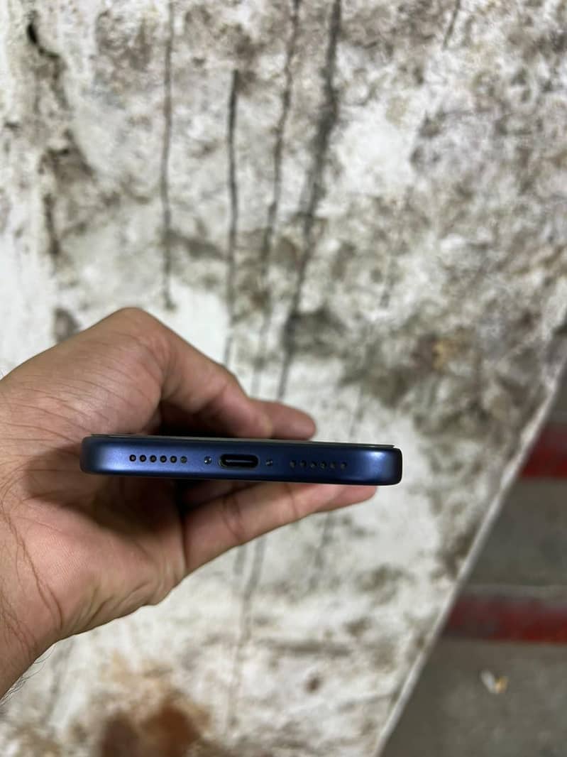 Apple iPhone 17 Pro Max 4