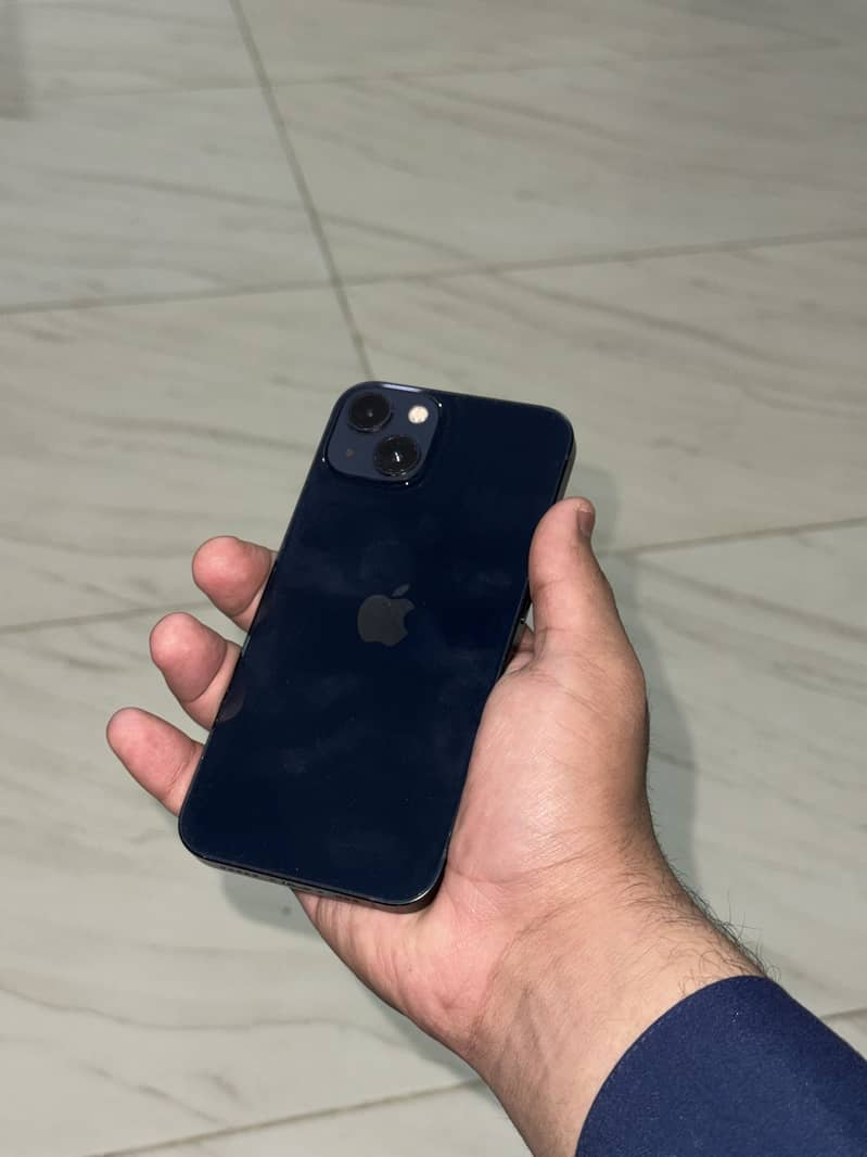 Apple iPhone 13 0