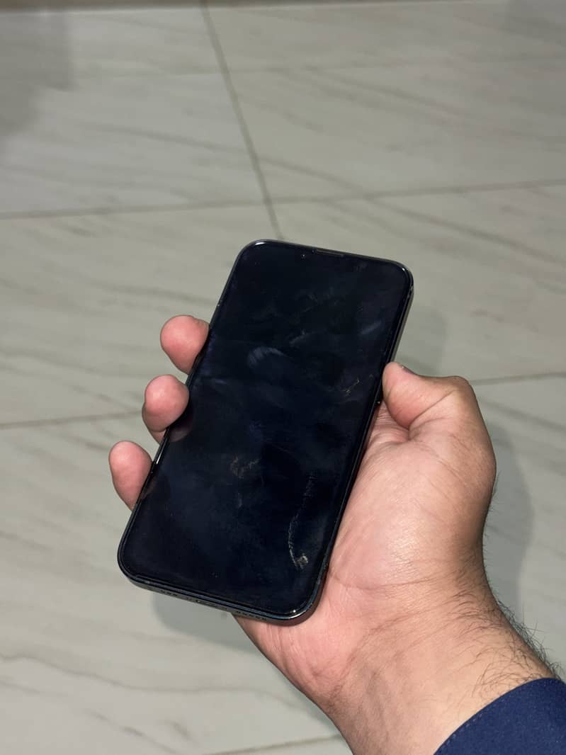 Apple iPhone 13 1