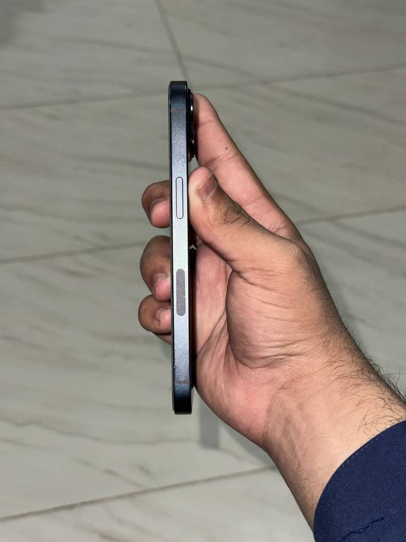 Apple iPhone 13 3