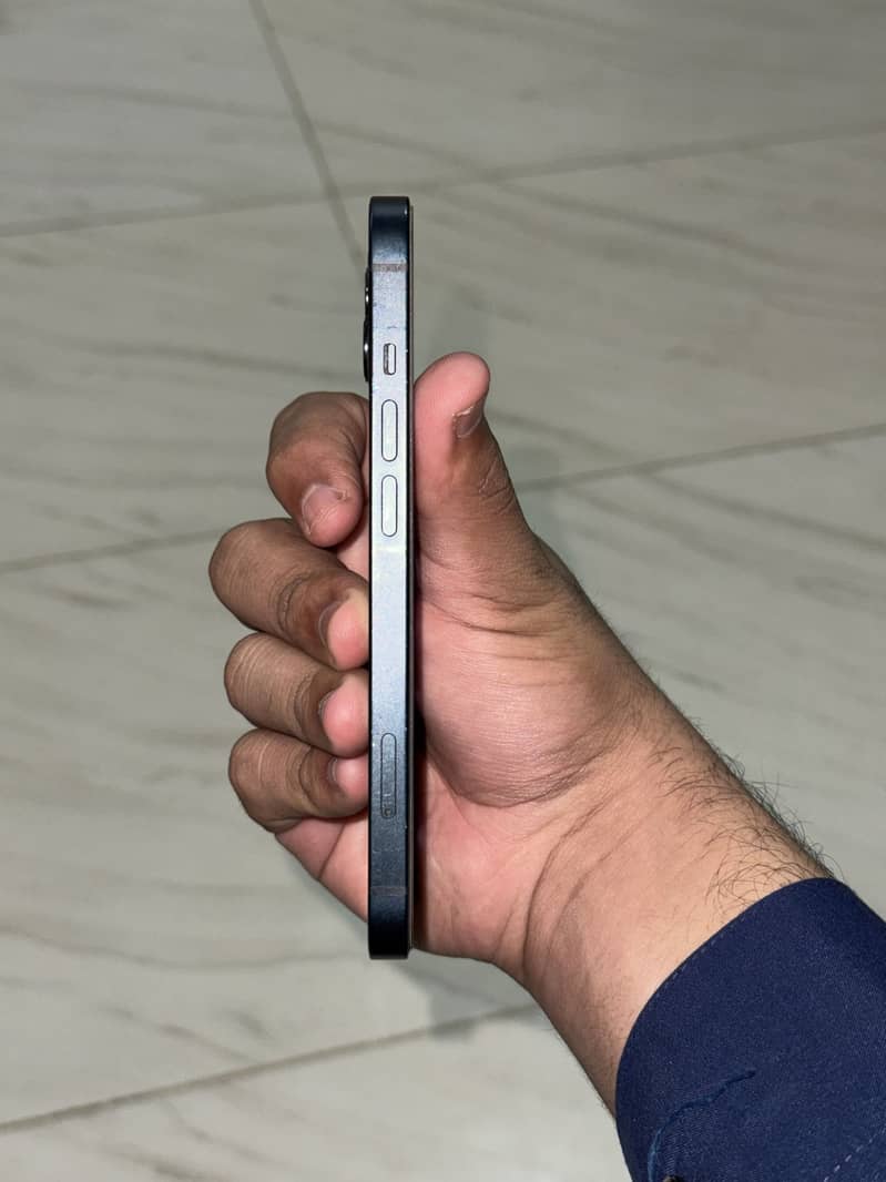Apple iPhone 13 4