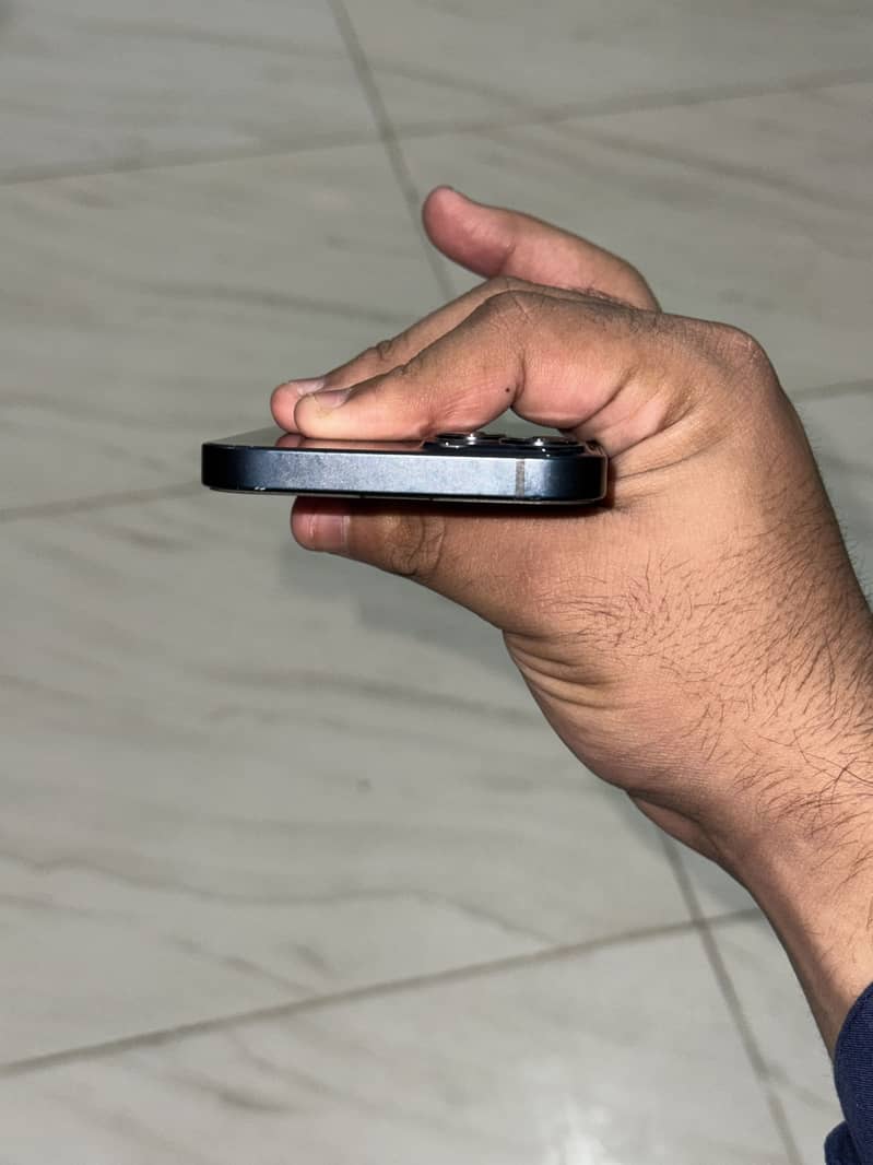 Apple iPhone 13 5