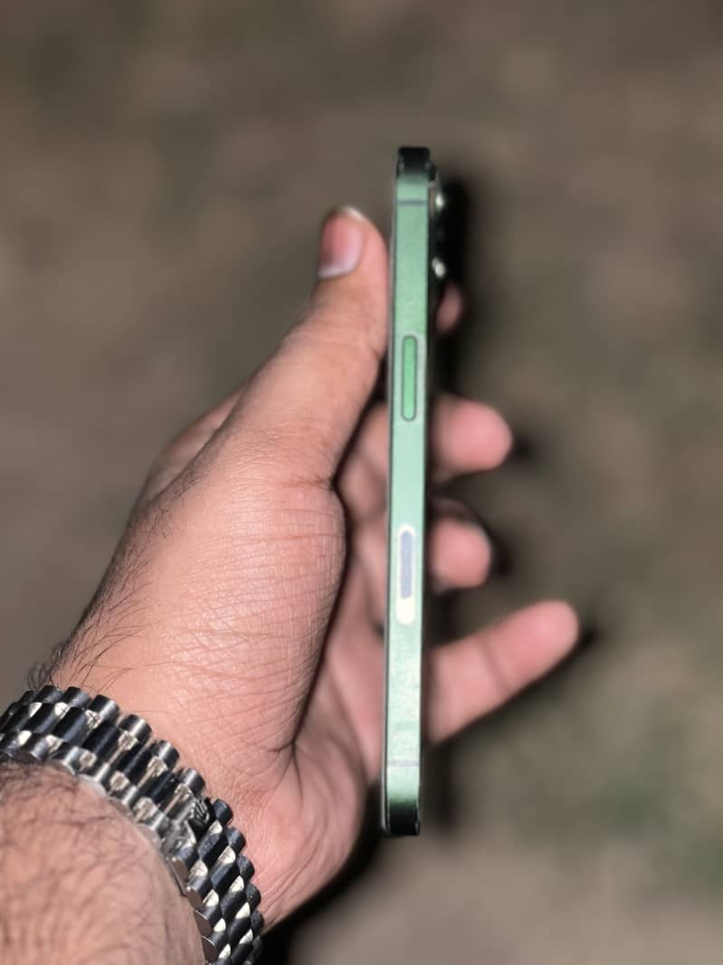 Apple iPhone 13 1