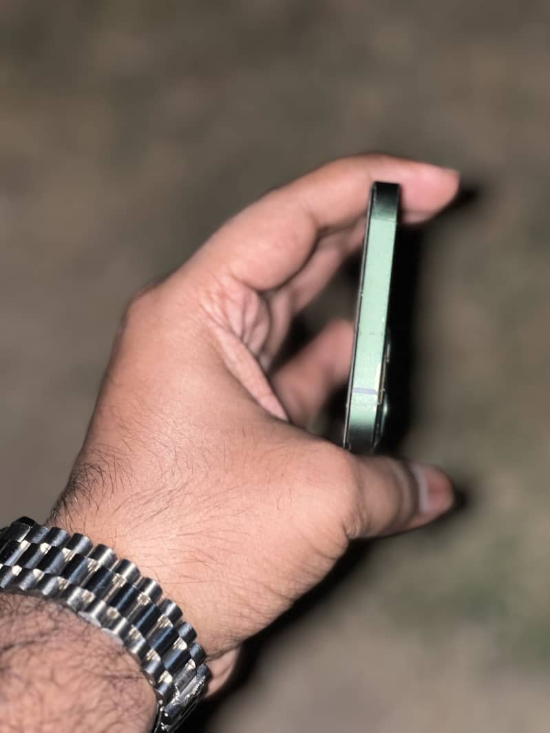 Apple iPhone 13 2