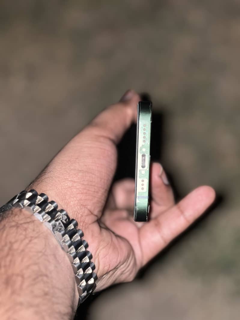 Apple iPhone 13 3
