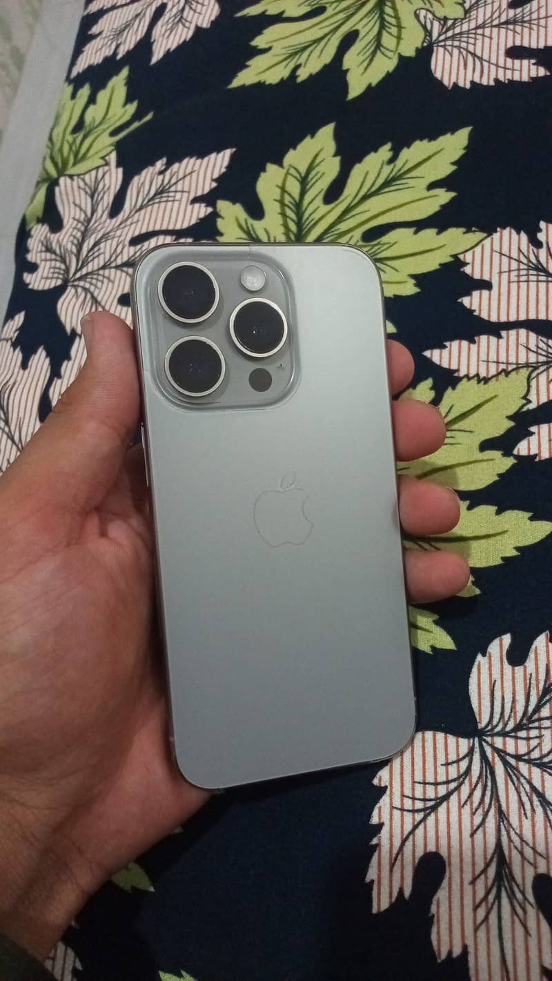 Apple iPhone 15 Pro 0