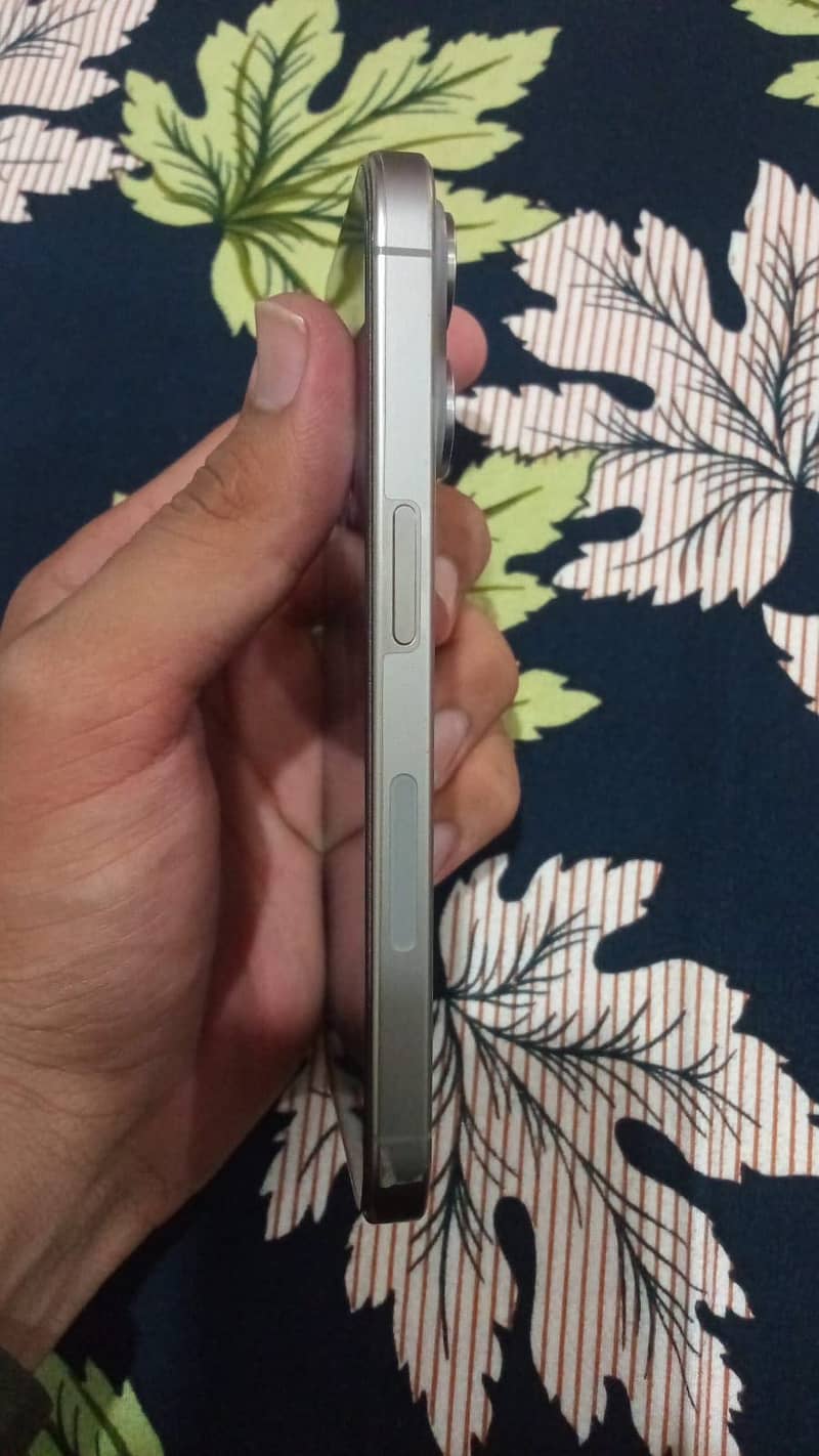 Apple iPhone 15 Pro 2