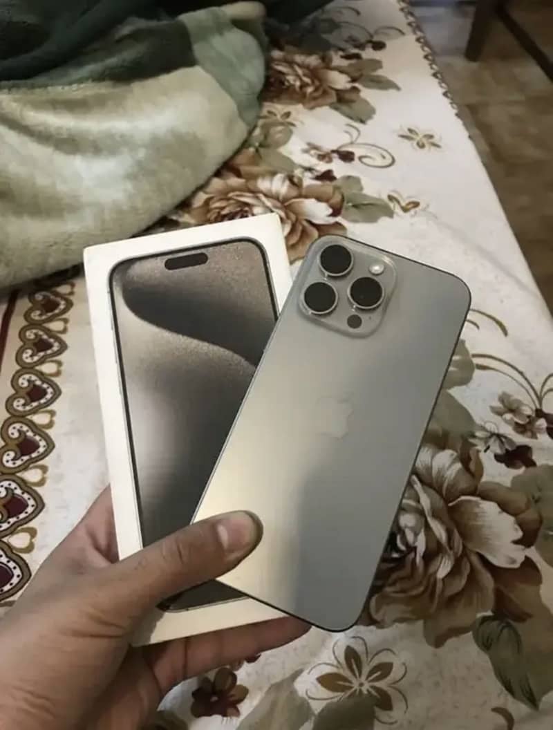 Apple iPhone 15 Pro Max 0