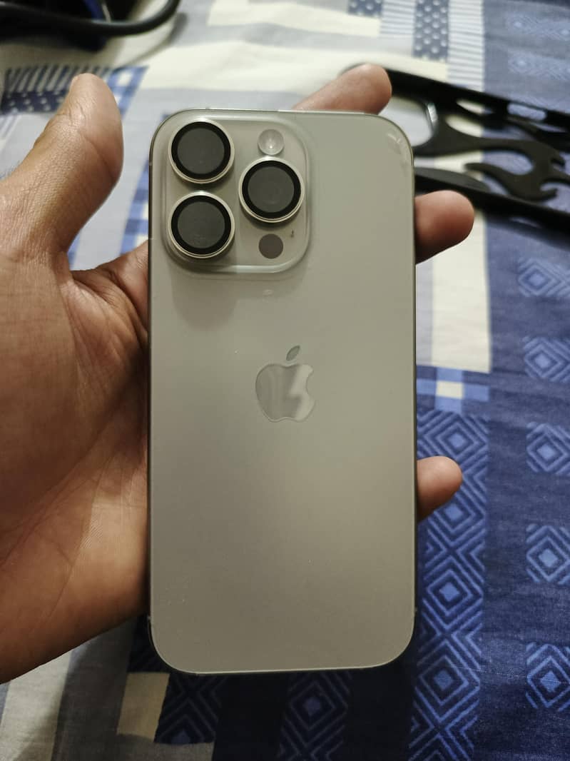 Apple iPhone 16 Pro 2
