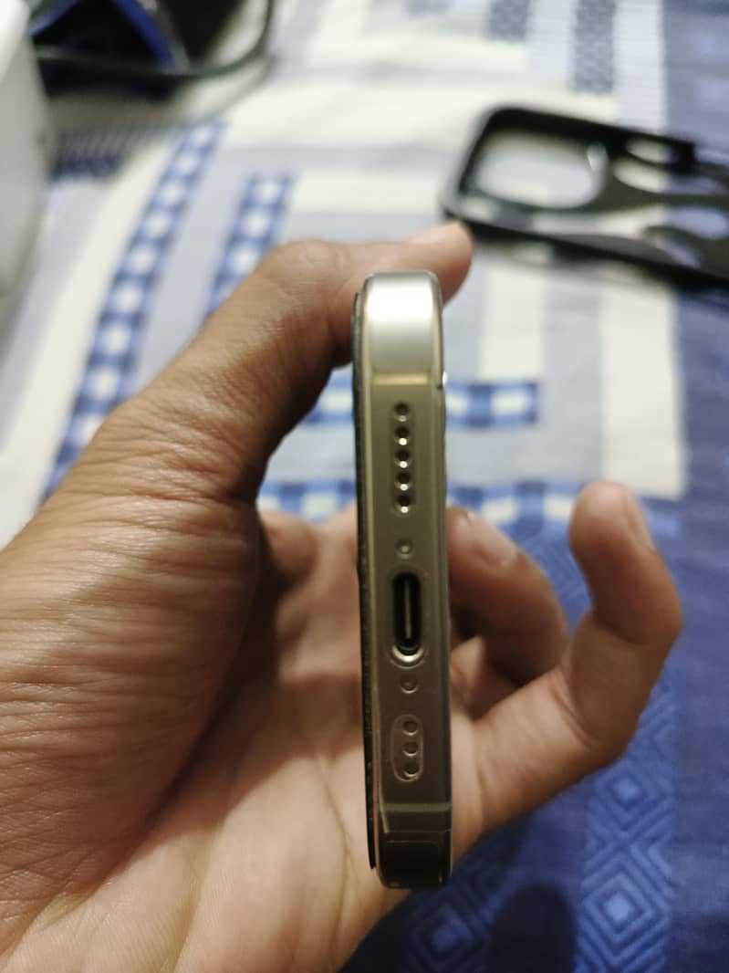 Apple iPhone 16 Pro 5