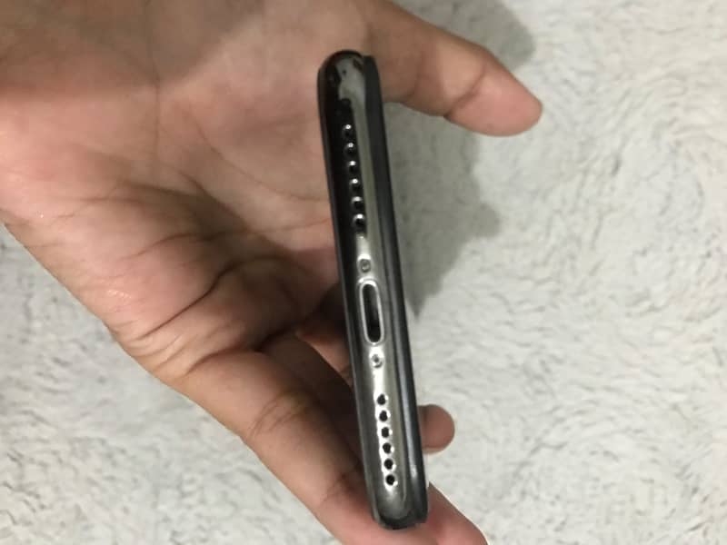 Apple iPhone X 3