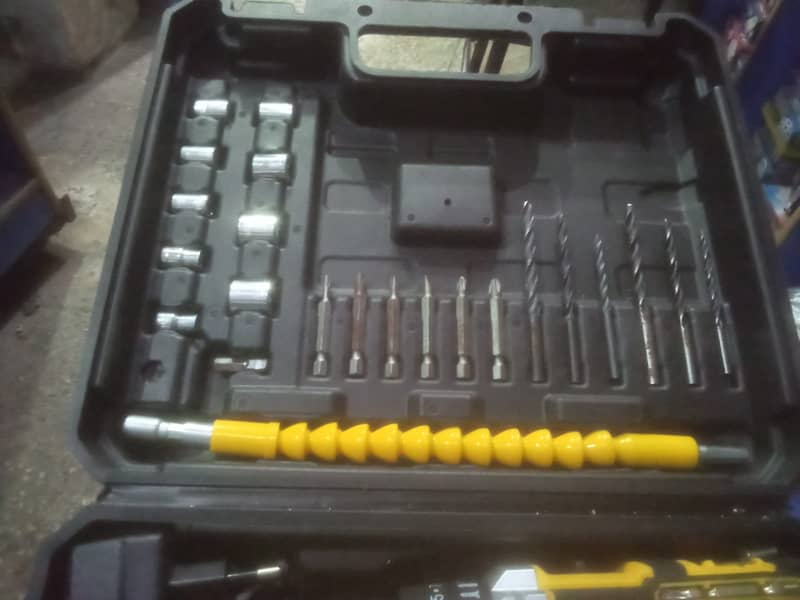 electric screws driver or drilling machine 1