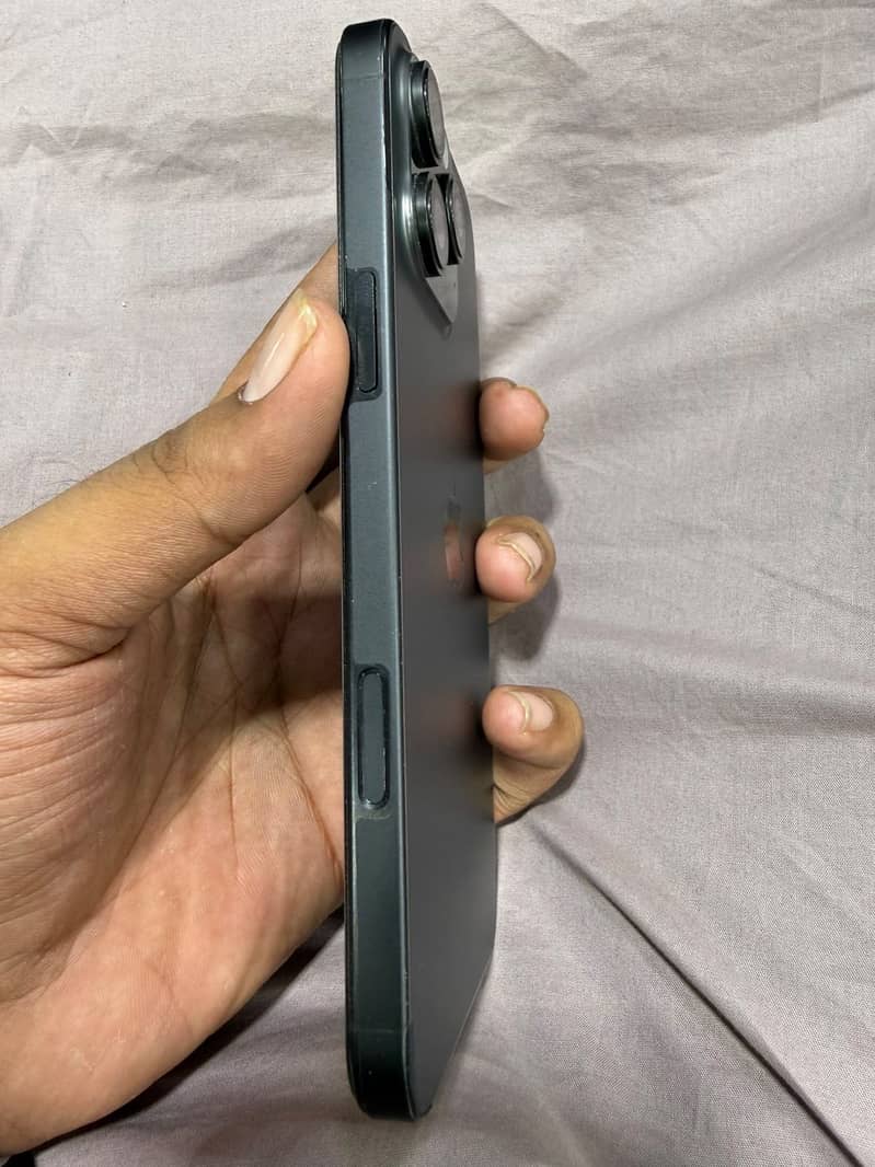 Apple iPhone 16 Pro Max 1