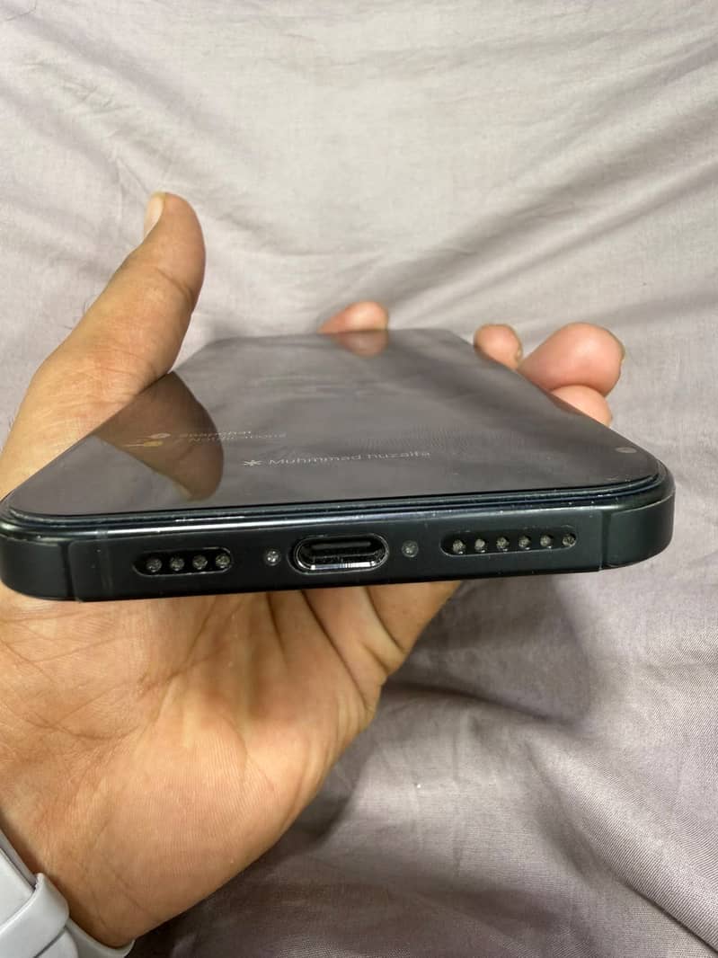 Apple iPhone 16 Pro Max 2