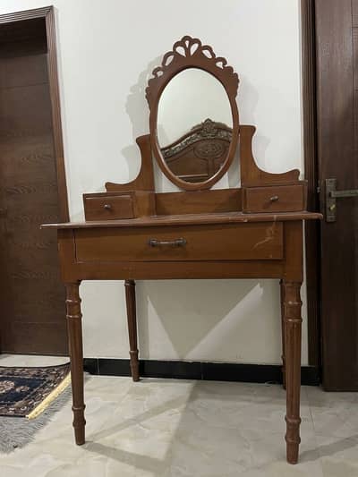 100% Diyaar wood Dressing table