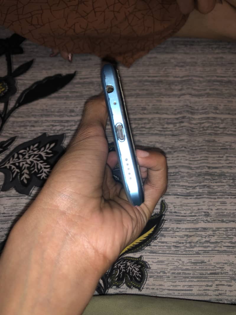 Techno spark 8c 4