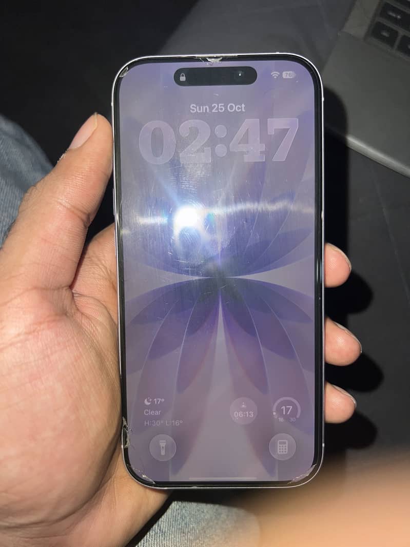 Apple iPhone 17 JV 10/10 condition 2