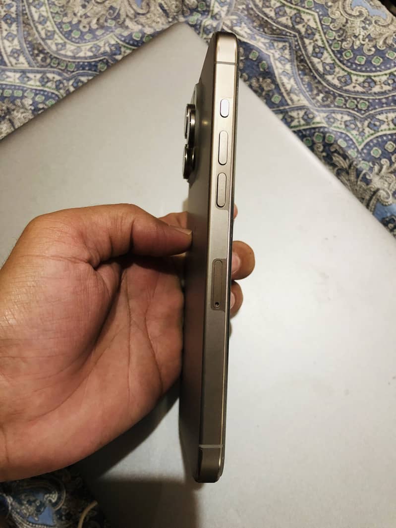 Apple iPhone 15 Pro Max 1