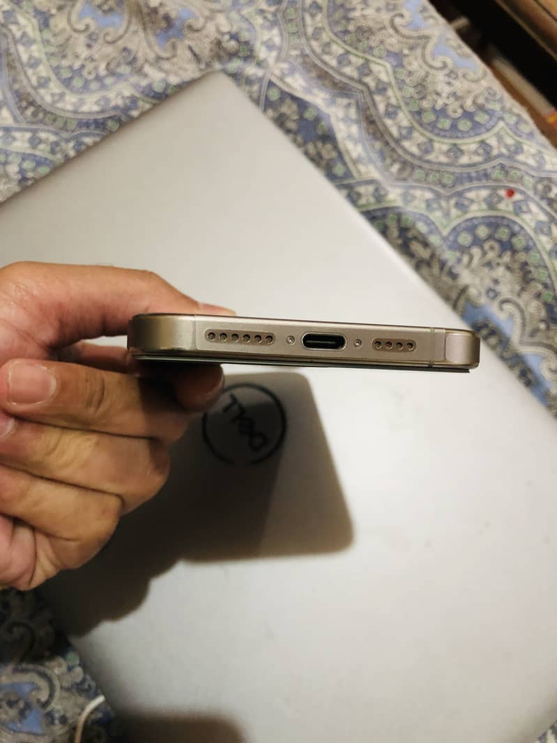 Apple iPhone 15 Pro Max 4