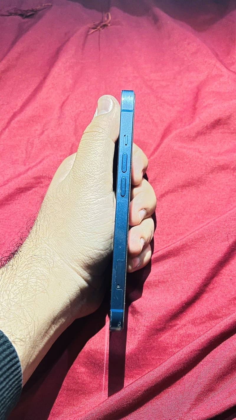 Apple iPhone 13 5