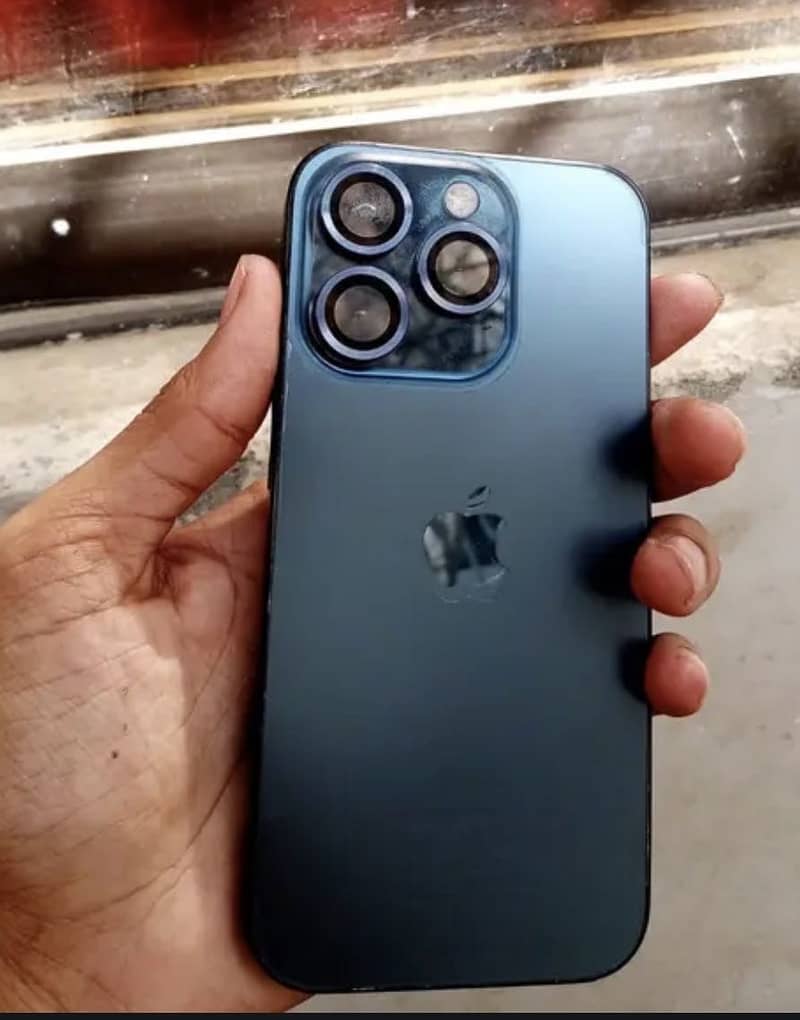 Apple iPhone 15 Pro 3