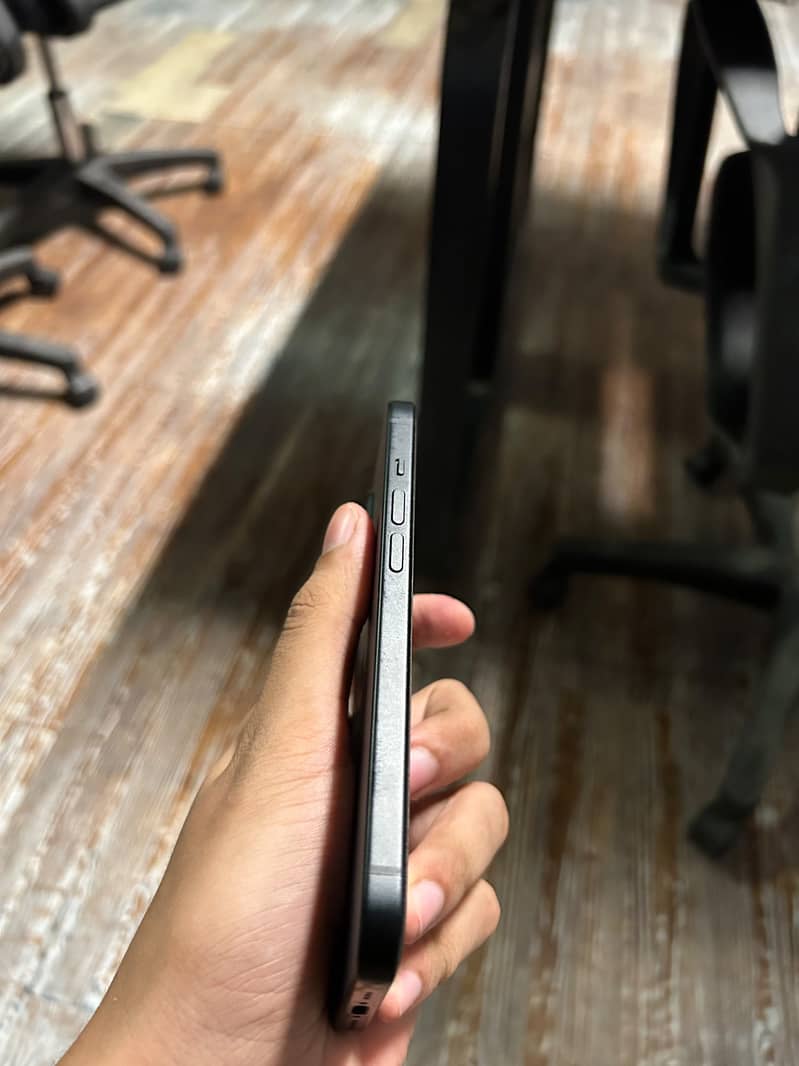 Apple iPhone 15 4