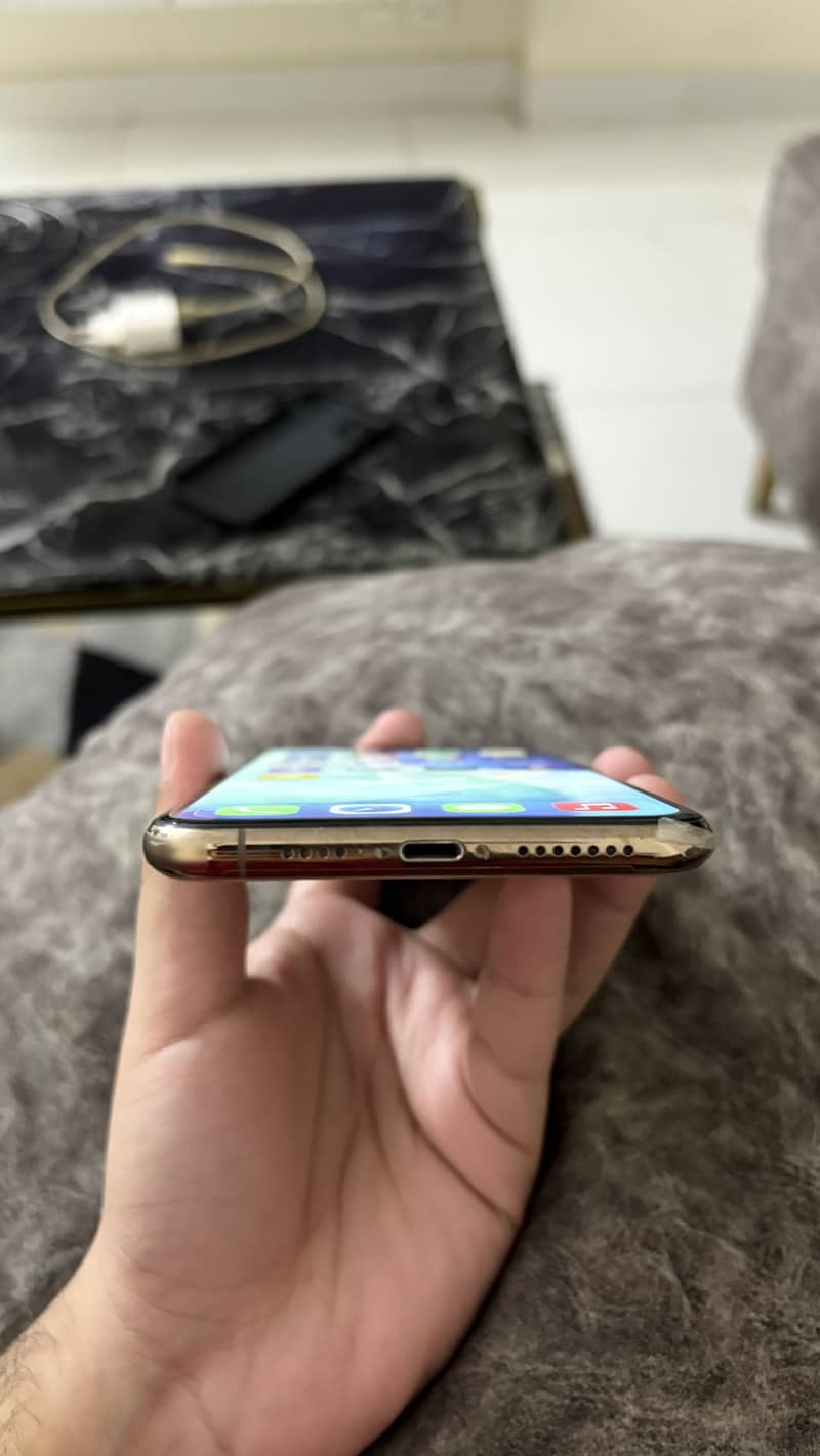 Apple iPhone 11 Pro Max 2